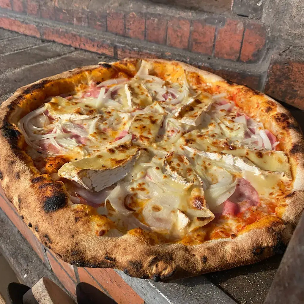 Pizza-Braises. Pizza au feu de bois_Theix-Noyalo_slider_image_2