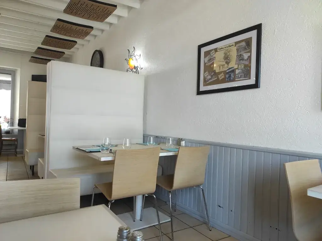 Thierry Halloin_L'arbre de la Liberte_Mévoisins_review