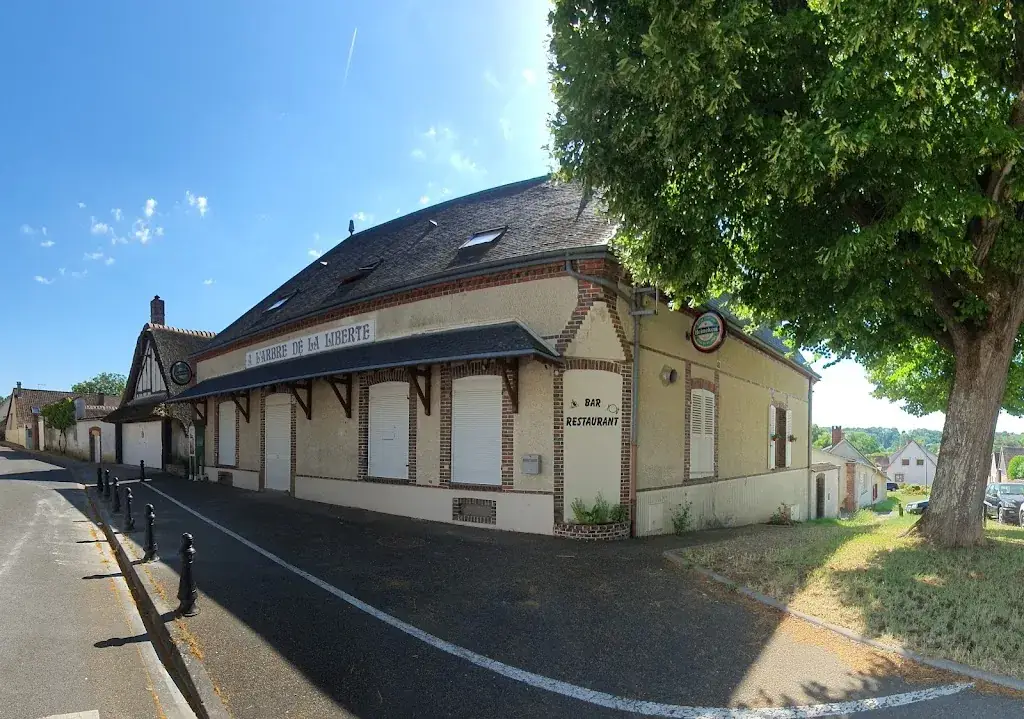 L'arbre de la Liberte_Mévoisins_slider_image_3