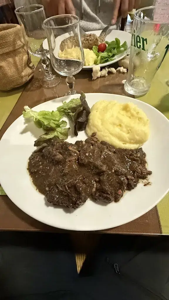 B Mary_La Casadéenne_Artannes-sur-Indre_review