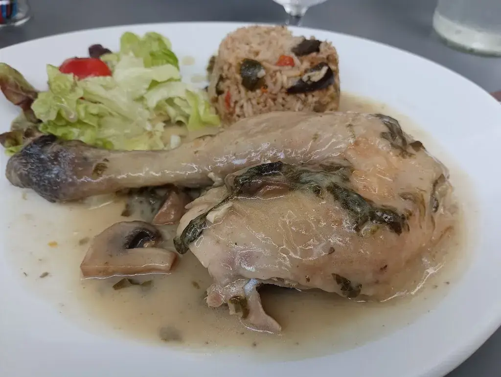 isabelle Demaret_La Casadéenne_Artannes-sur-Indre_review