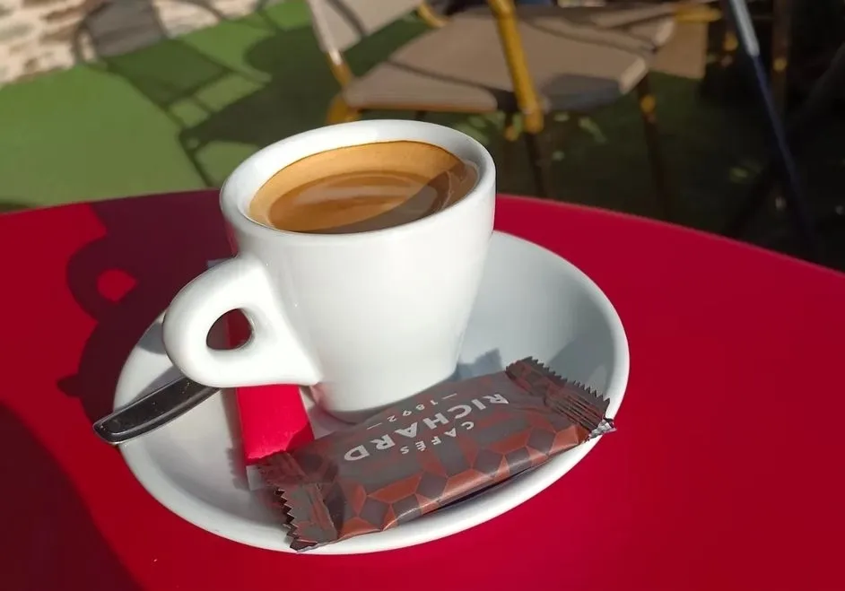 Fabian Slikkerveer_Café-Pub Korrigane_Taupont_review