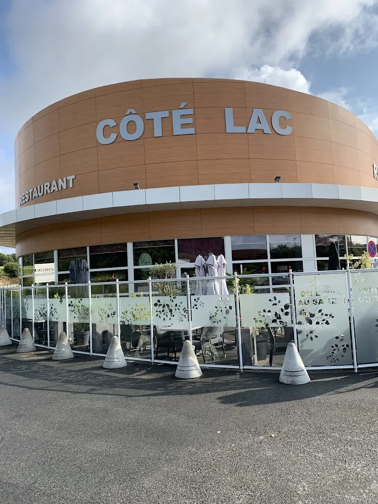 CÔTÉ LAC restaurant in Ploërmel
