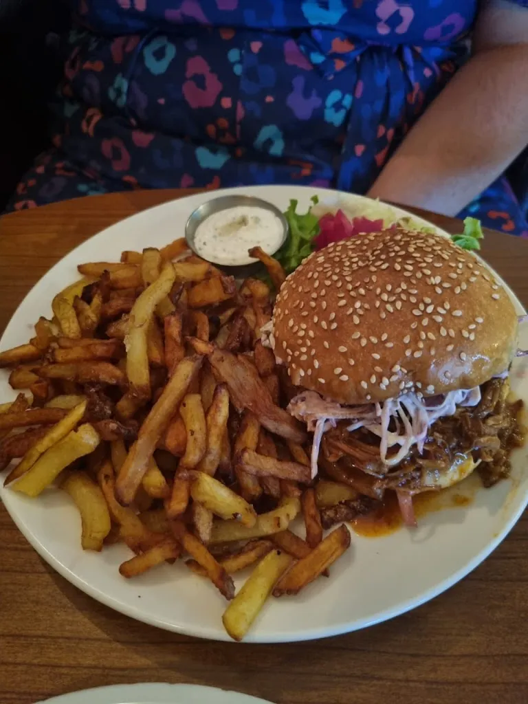 Marie Ellis_The Pig's Ear Pub_Ploërmel_review