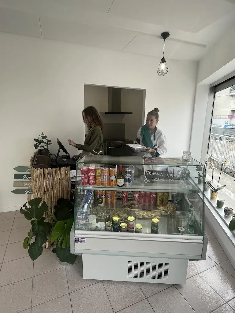 Guillemette Genty_CHEZ CASEY_Tremblay-en-France_review