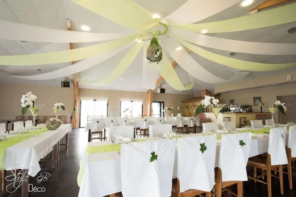 Salons La Ferme Aux Oies restaurant in Chaumes-en-Retz