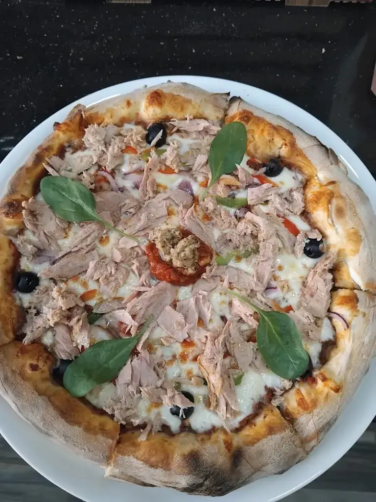 Allo pizza 28 restaurant in Authon-du-Perche