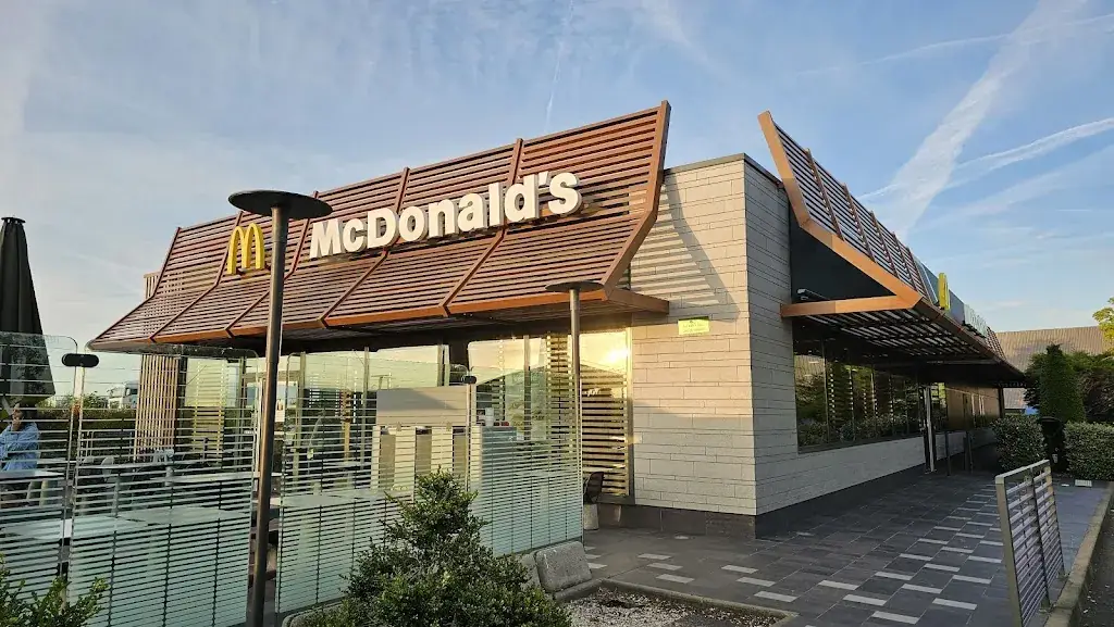 McDonald's_Artenay_slider_image_1