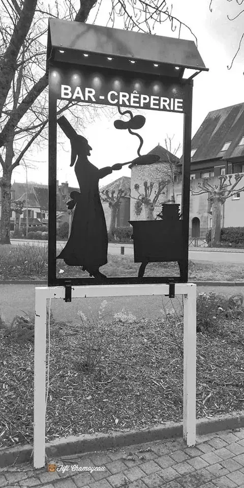 Bar Crêperie Les 2 tours_Aubigny-sur-Nère_slider_image_3