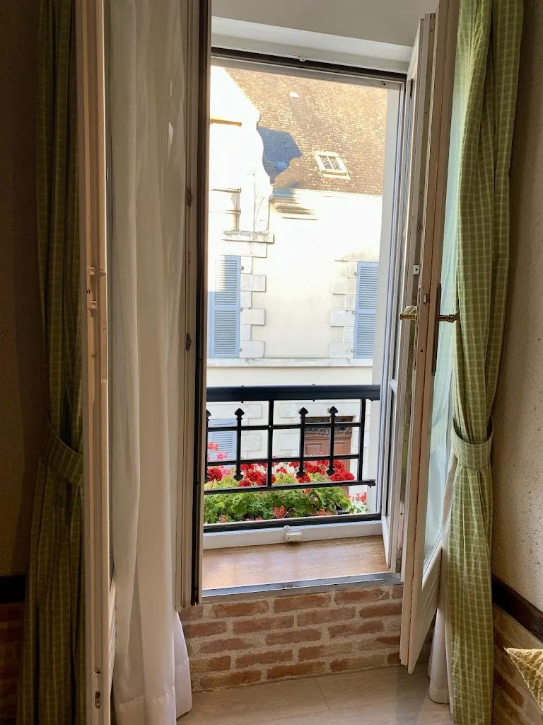 Jennifer Kendall_Hôtel La Chaumière_Aubigny-sur-Nère_review