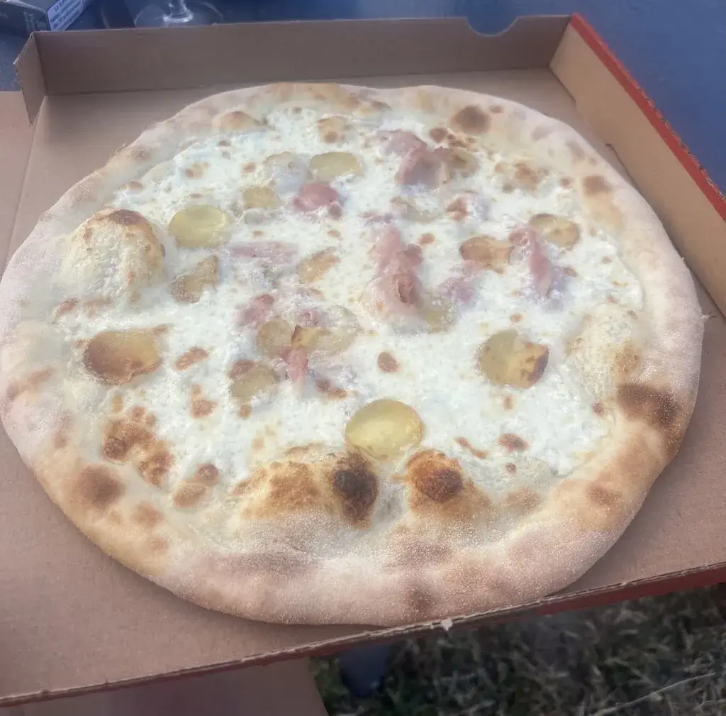 Catherine_Pizzeria de la place_Aubigny-sur-Nère_review