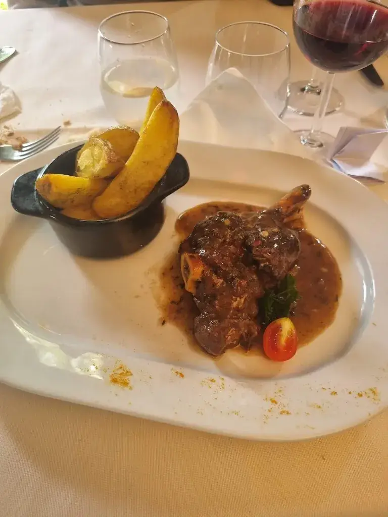 Martine Vendeville-Poulain_Logis Hôtel Auberge la Fontaine_Aubigny-sur-Nère_review