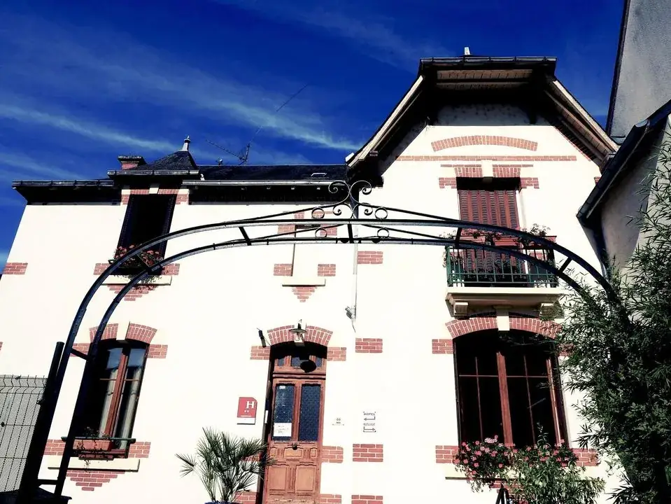 Logis Hôtel Auberge la Fontaine restaurant in Aubigny-sur-Nère