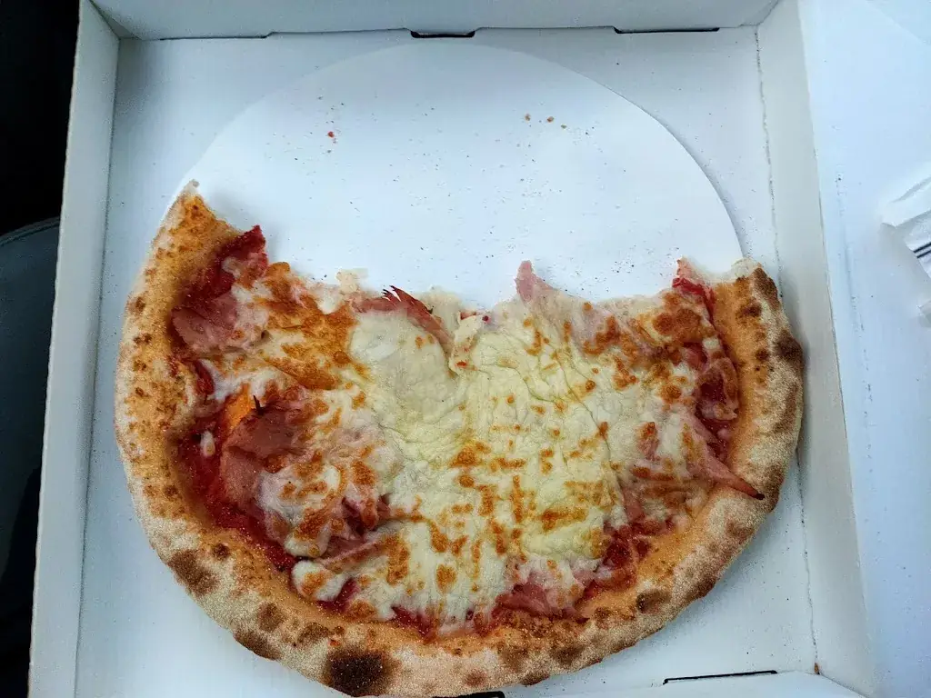 Distributeur de pizzas La Roma_Bailleau-le-Pin_slider_image_2