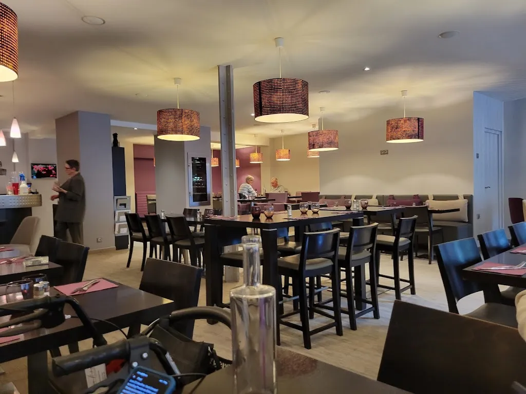 Tommy Mallory_L'ambacia_Amboise_review