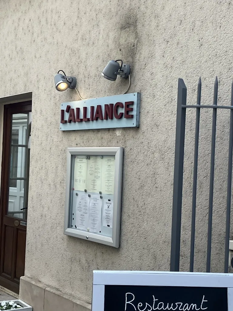 J P_L'Alliance_Amboise_review