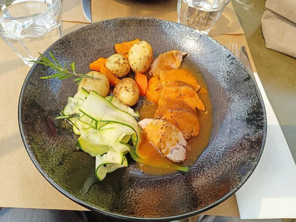 Restaurant CÔTÉ Cour_Azay-le-Rideau_slider_image_3