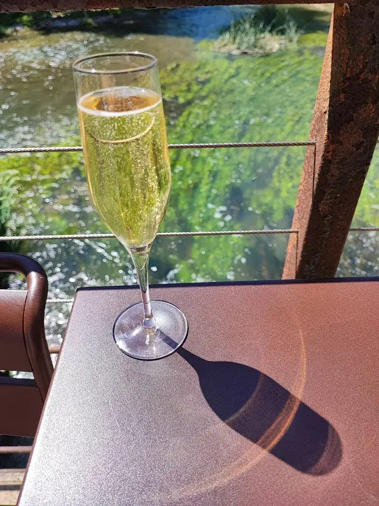 Howard Jarvis_Au Moulin_Azay-le-Rideau_review