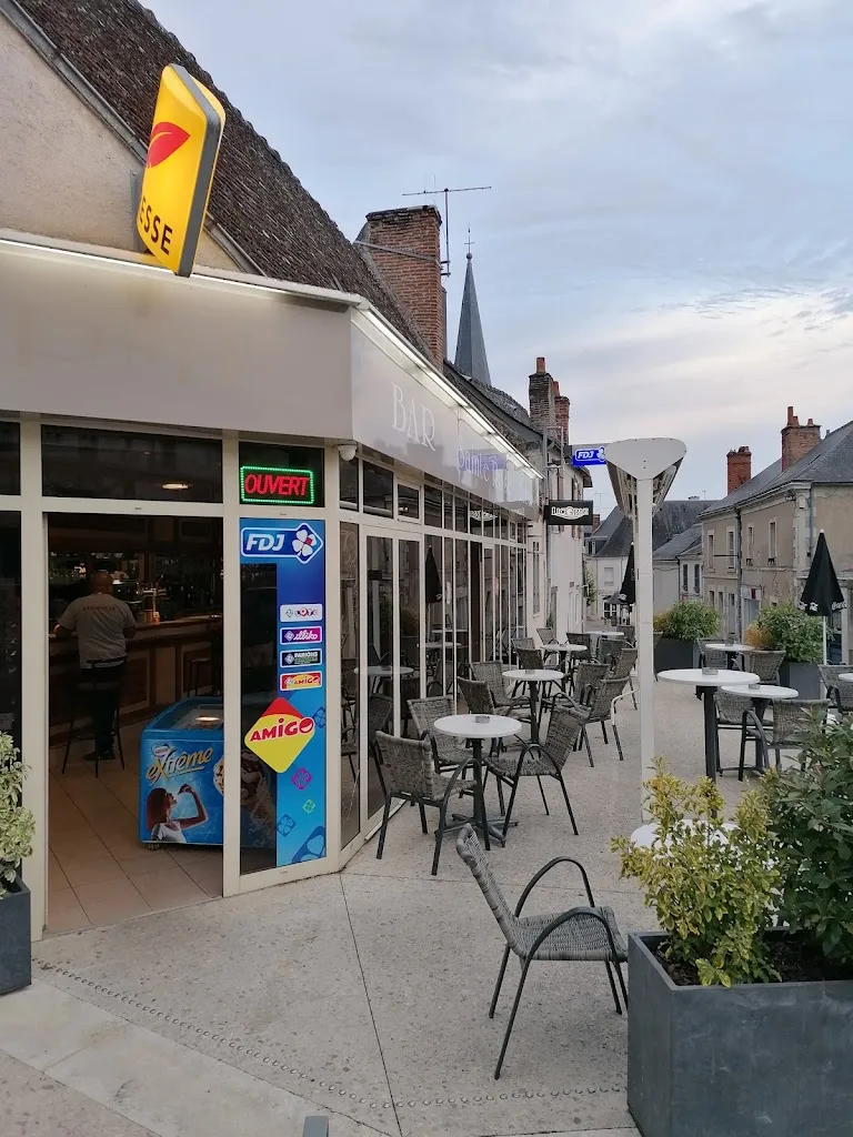 LOIC LE REZOLLIER_Le Sainte Rose_Ballan-Miré_review