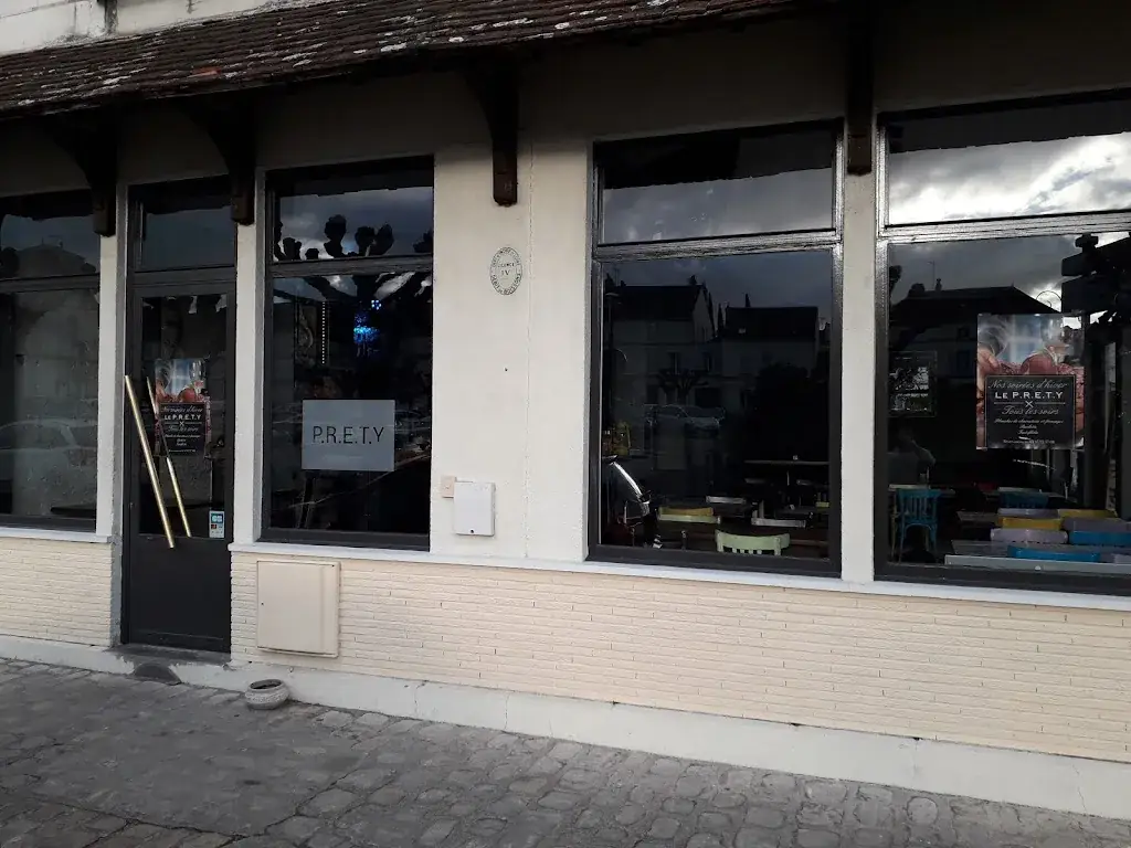 Le P.R.E.T.Y Bistrot Lounge restaurant in Loches