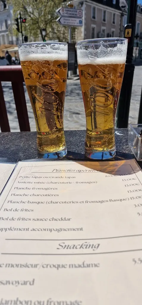 Simon Toms_Café Place Hôtel Beauséjour_Argenton-sur-Creuse_review