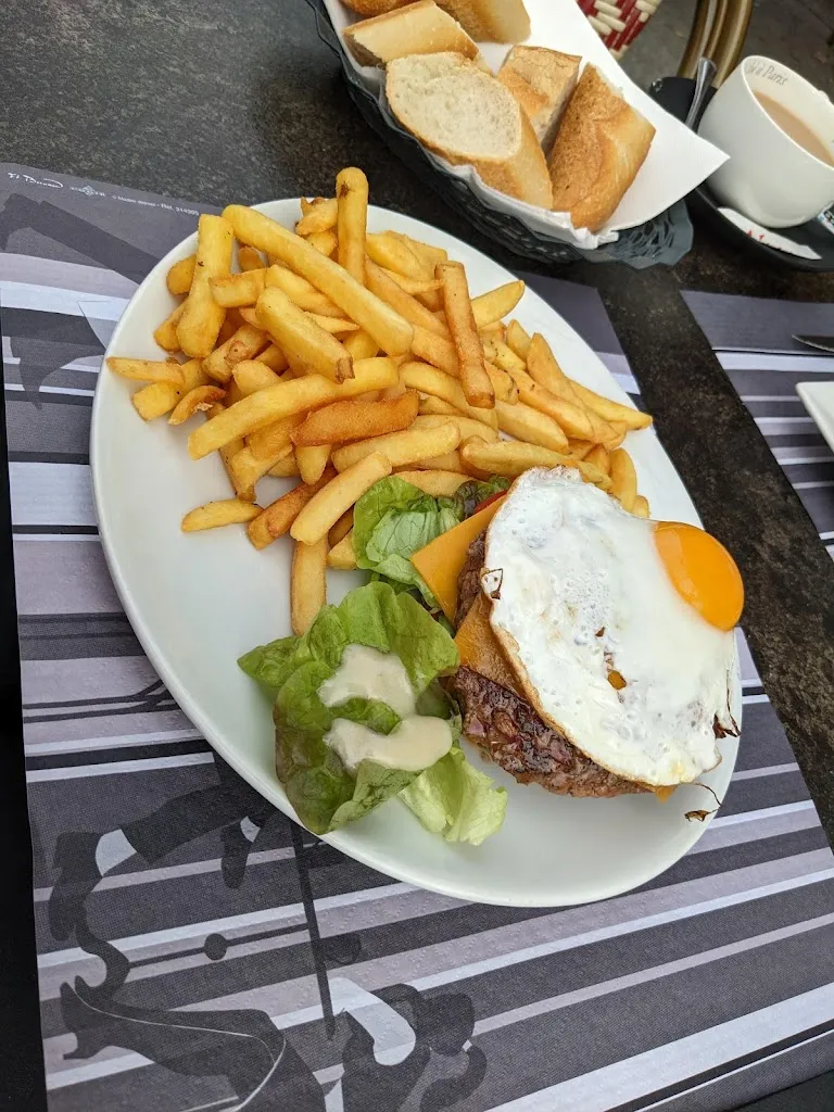Richard Sedgley_Café Place Hôtel Beauséjour_Argenton-sur-Creuse_review
