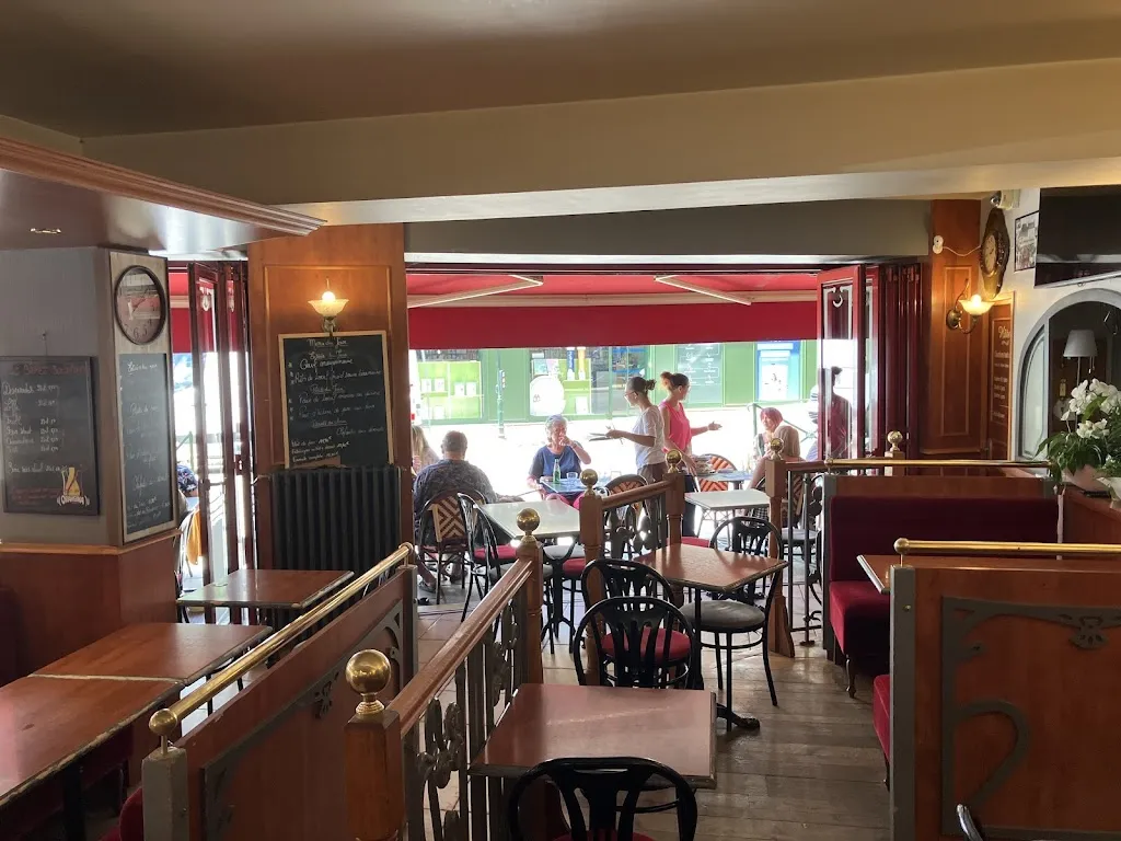 Café Place Hôtel Beauséjour restaurant in Argenton-sur-Creuse