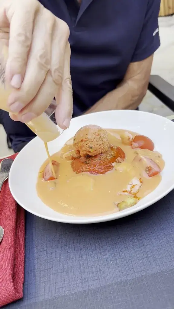 Malcolm Goodall_Logis Hôtel le Cheval Noir_Argenton-sur-Creuse_review