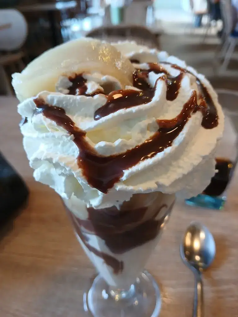 Béatrice REBOURS_Édouard Brasserie_Amilly_review