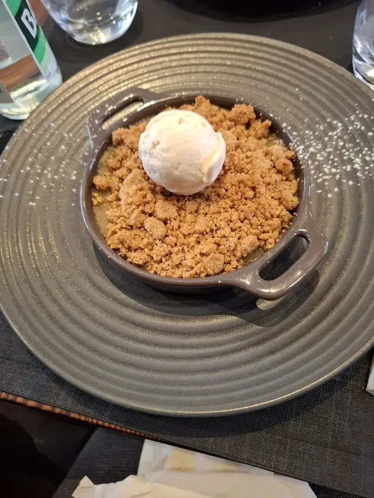 steph guer_L'Antre Nous_Montargis_review