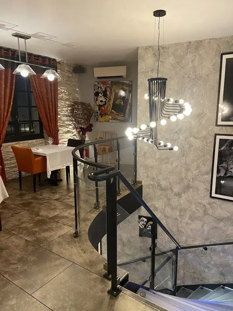 Manon Morlat_A la Place_Montargis_review