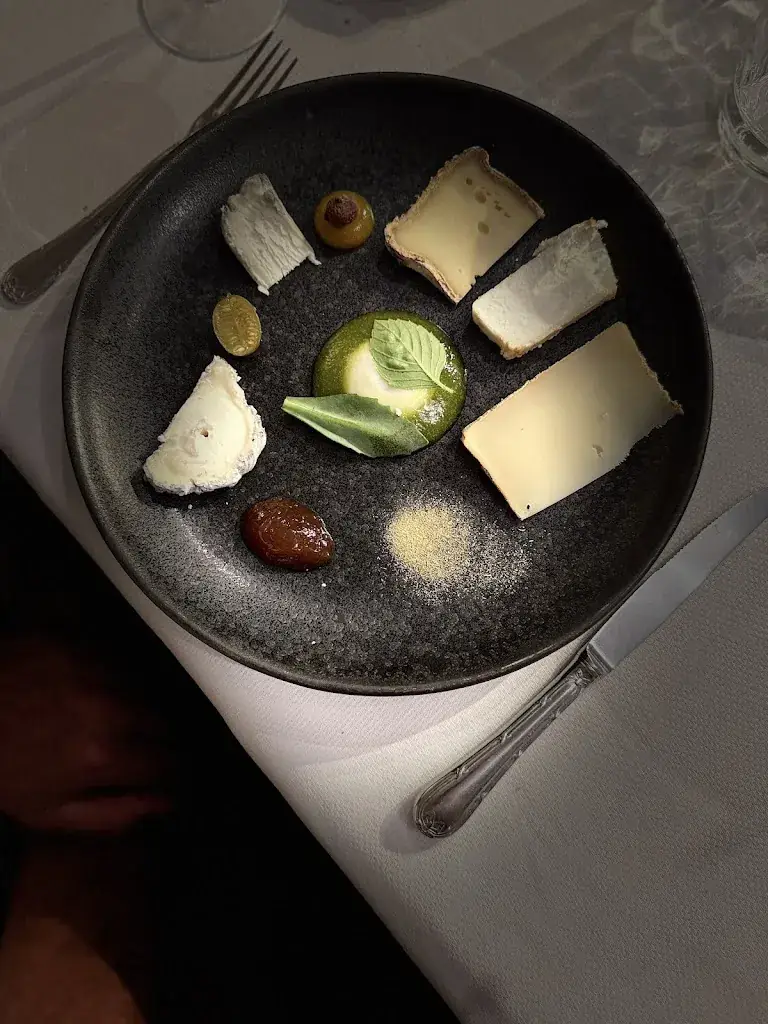 Michael Wilson_Liberté_Neuillé-le-Lierre_review