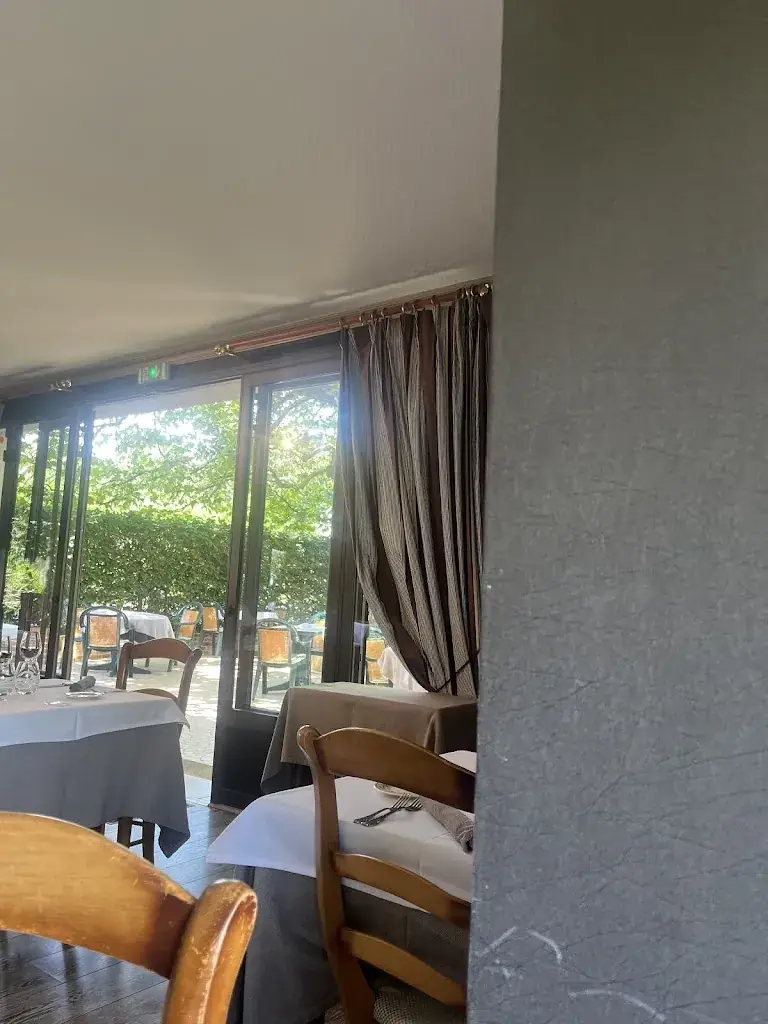 Nancy Arnold Jones_Liberté_Neuillé-le-Lierre_review