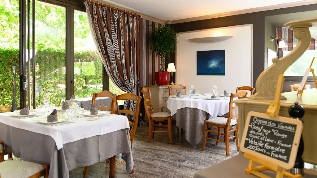 Liberté Restaurant in Neuillé-le-Lierre