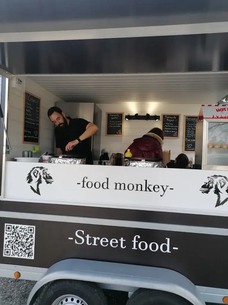 Food Monkey - food truck_Château-Renault_slider_image_2