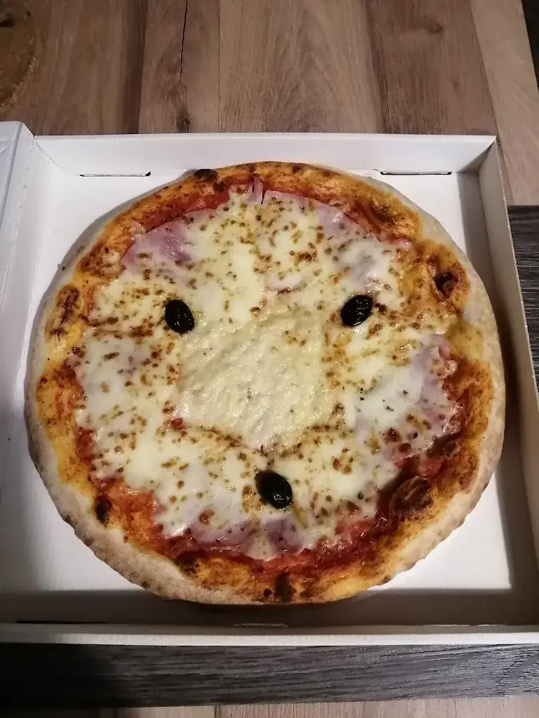 Gang Of Pizza_Château-Renault_slider_image_3