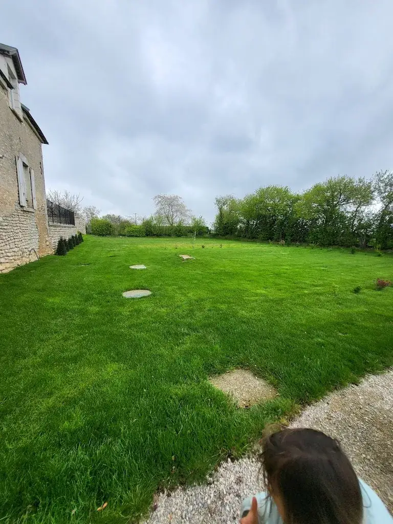 Stephanie Baresse_La ferme des festivités_Bazoches-en-Dunois_review