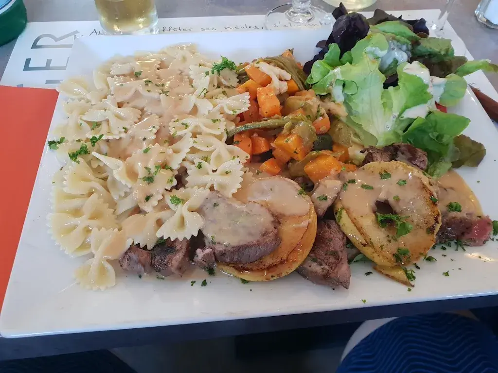 정승택_LE LEO_Cailloux-sur-Fontaines_review