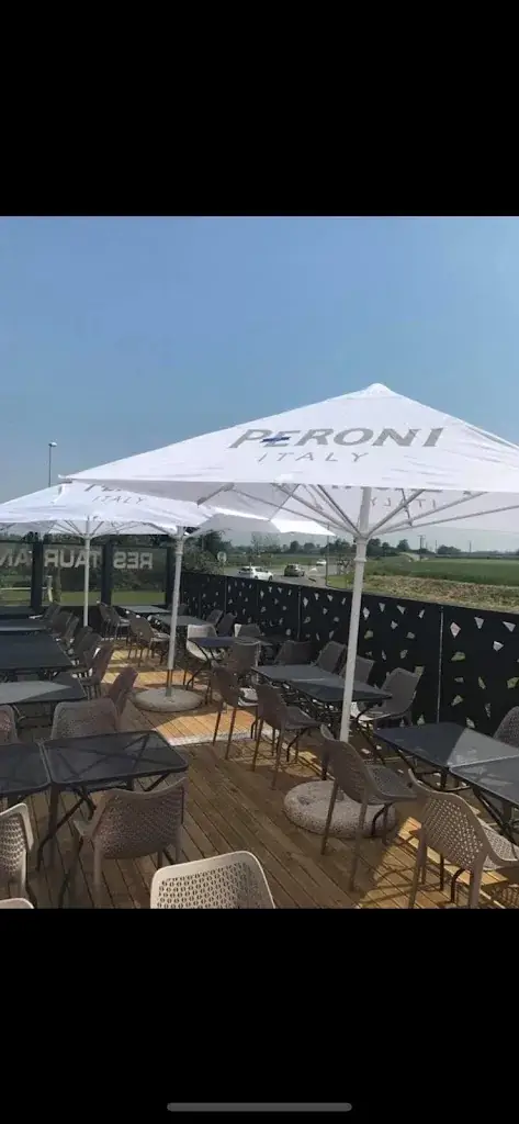 LE LEO restaurant in Cailloux-sur-Fontaines