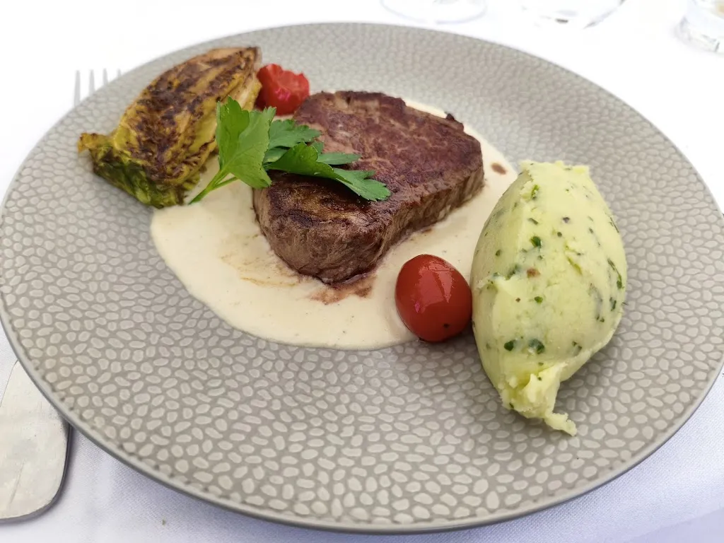 Elo Mora Fernandez_Auberge De La Rive Du Bois_Chambon-la-Forêt_review