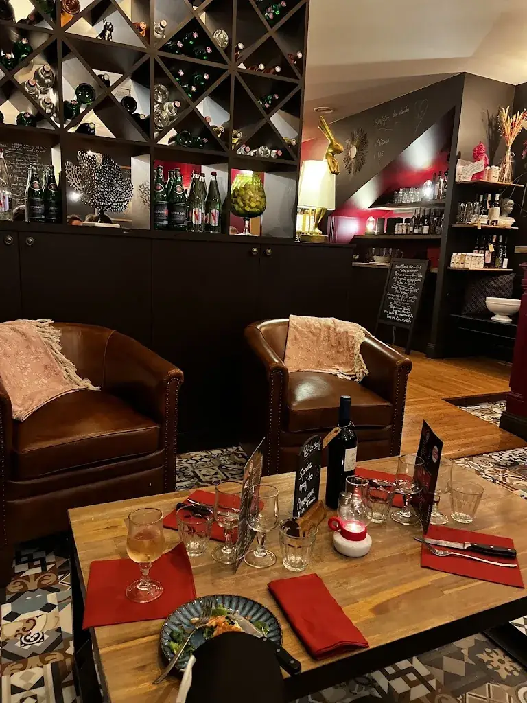 DIX 8 restaurant in Bonneval