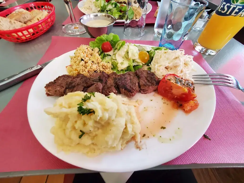 Nanda Moreno Weinstein_Bar _ Le Diapason Brasserie_Belleville-sur-Loire_review