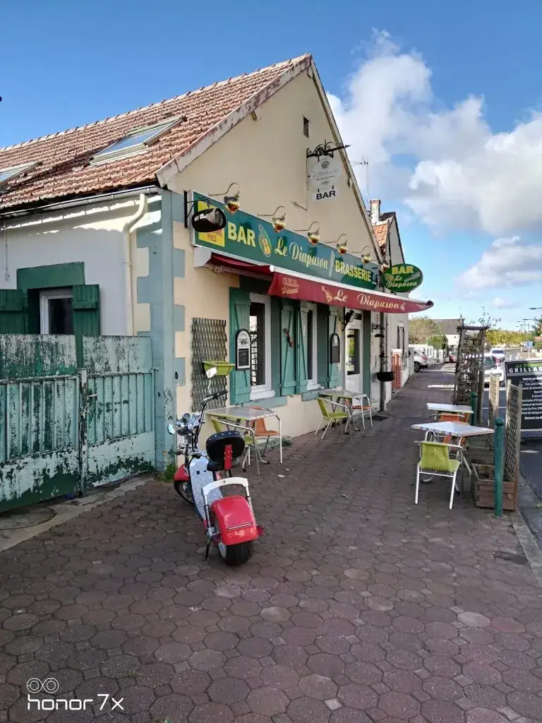 Simona PLI_Bar _ Le Diapason Brasserie_Belleville-sur-Loire_review