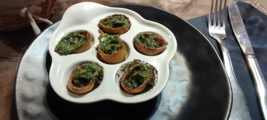 Johan Vander Poorten_Café de la Mairie_Bouzy-la-Forêt_review