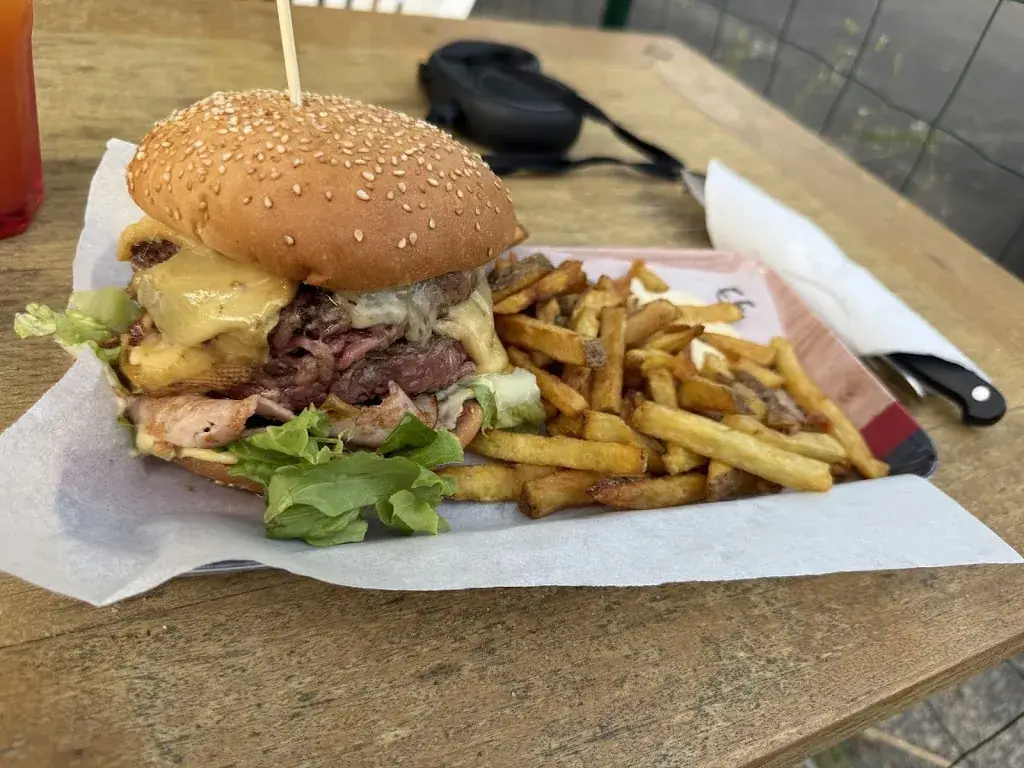 M C_LES GLOUTONS_Bléré_review