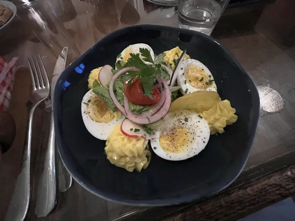 Weerapoj Tulayanisaka_La Mère Poule_Bourges_Bewertung