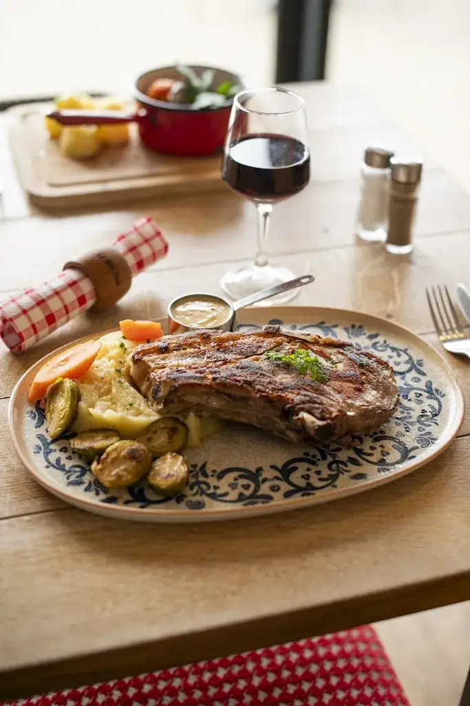 La Mère Poule_Bourges_slider_image_3