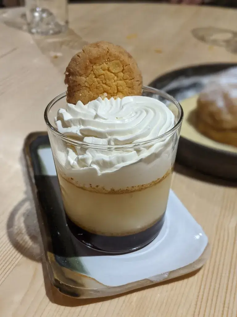 Alex Zborowski_plumes et cassolettes_Bourg-Saint-Maurice_review