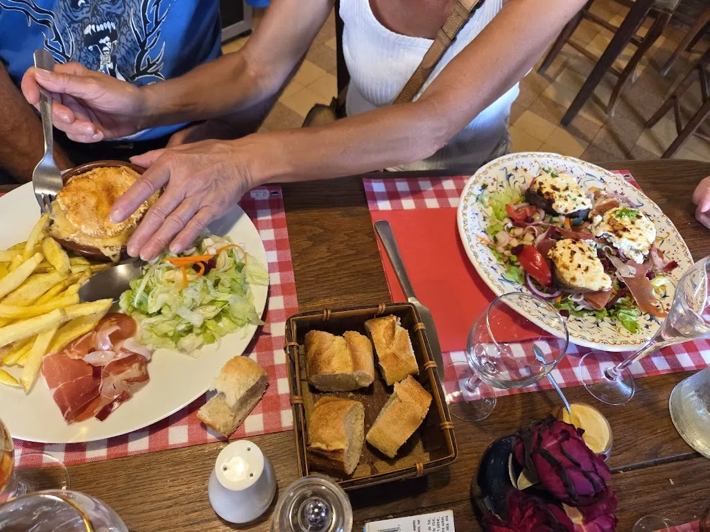 Café Labbe_Brinon-sur-Sauldre_slider_image_2