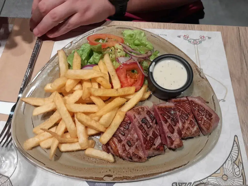 Ameline Ricordel_L'Héroz'o_Beaumont-en-Véron_review